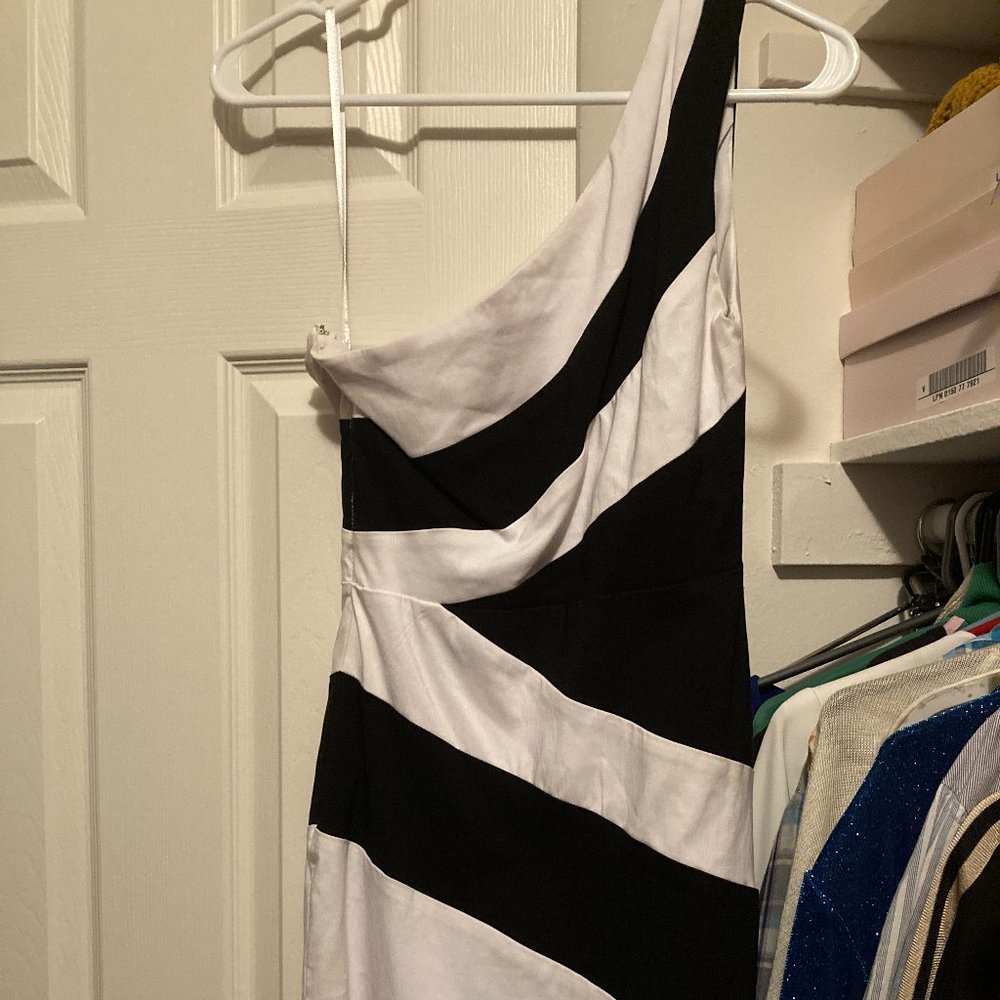 Form fitting mini Cocktail dress